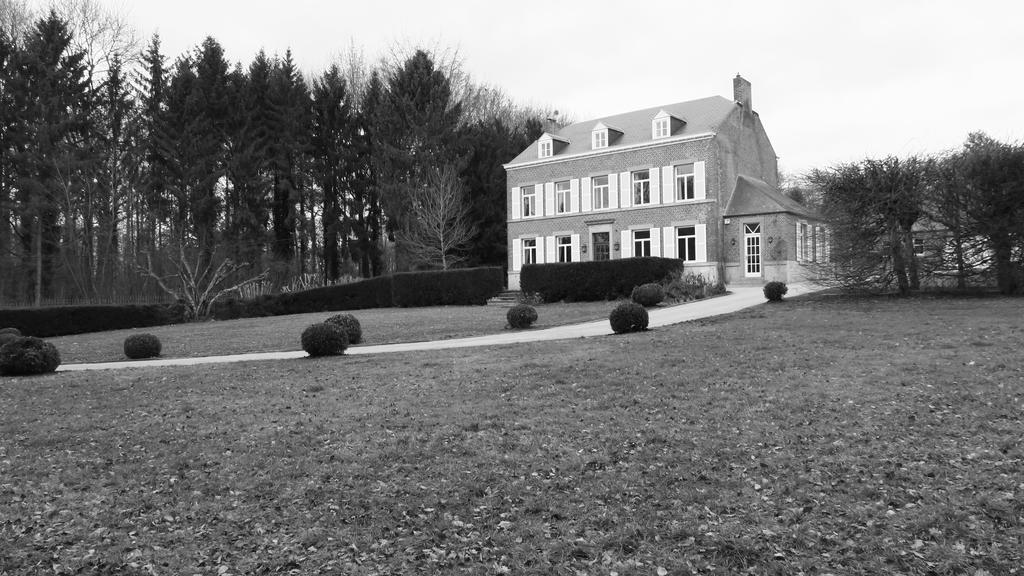 La Regie De Franc-Waret Villa Bagian luar foto